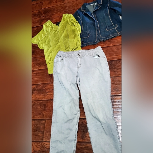 Women's Clothing Lot Plus Size 3X 18/26/28 Name BRAND TRENDY Items- JEANS, TOPS - Picture 6 of 12